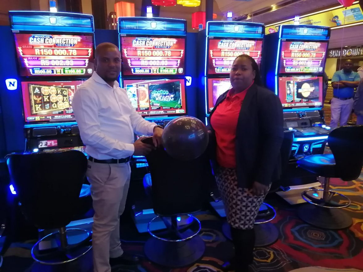 Left - Terrence Mushwana (Sales Executive & Technical Manager, Novomatic Africa)  Right - Khensani Abigail Mailula (Gaming Manager, Sun City) Khensani Abigail Mailula, Gaming Manager at Sun City casino, along with her marketing team delivered a spectacular launch of the Cash Connection™ Edition 2. The unveiling was staged on a Saturday night, the turnout was astounding and the exhilaration continued well after the launch ceremony. 